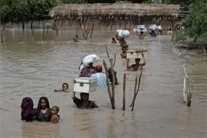 2738-onu-teme-por-ni-os-en-pakist-n-inundaciones-amenazan-pueblos
